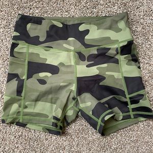 [Zyia] Camo Booty Shorts